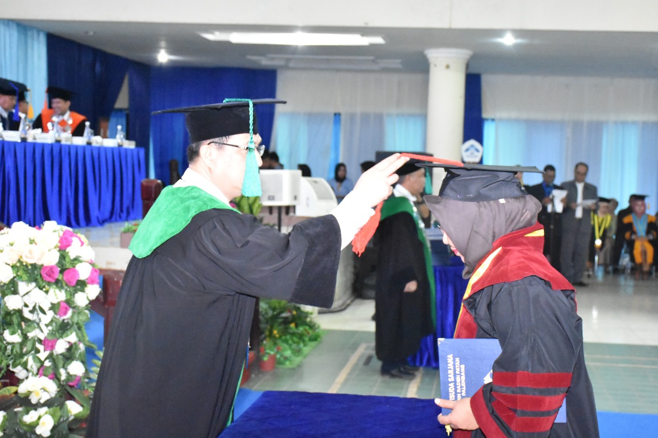 Dua Lulusan Fakultas Adab Raih Mahasiswa Terbaik